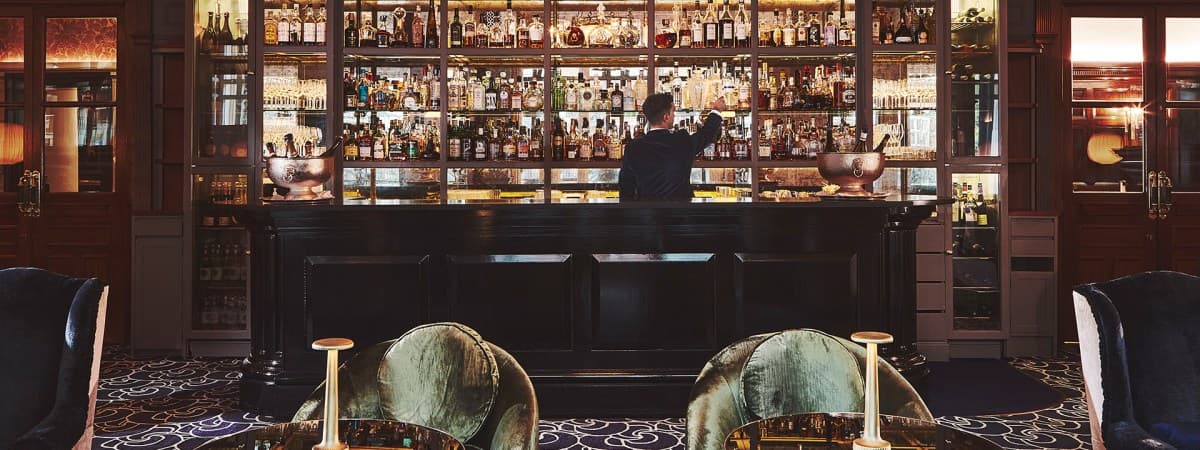 Elegant cocktail bar in Mayfair with expertly crafted drinks and ambient lighting